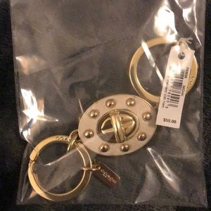 🔥Final Price Coach valet keyfob white/gold NWT
